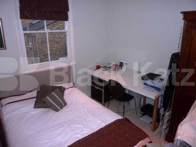 			MUST SEE!, 2 Bedroom, 1 bath, 1 reception Flat			 Balmore Street, DARTMOUTH PARK